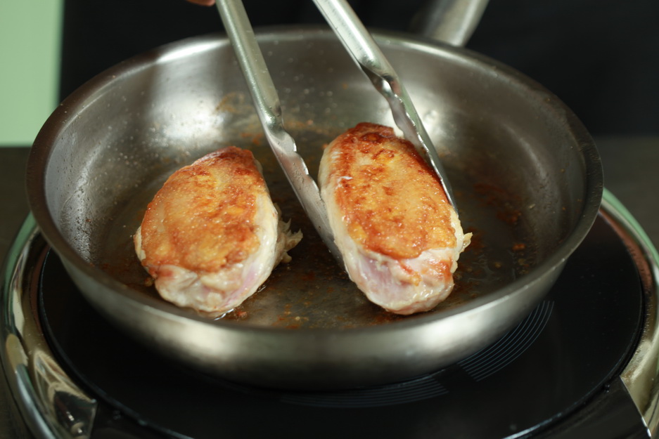 How to sauté Sautéing as a basic cooking method Γιάννης Λουκάκος