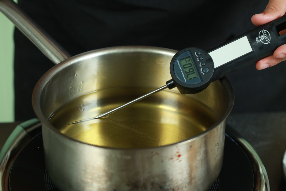 How to fry Deep frying as a basic cooking method Γιάννης Λουκάκος