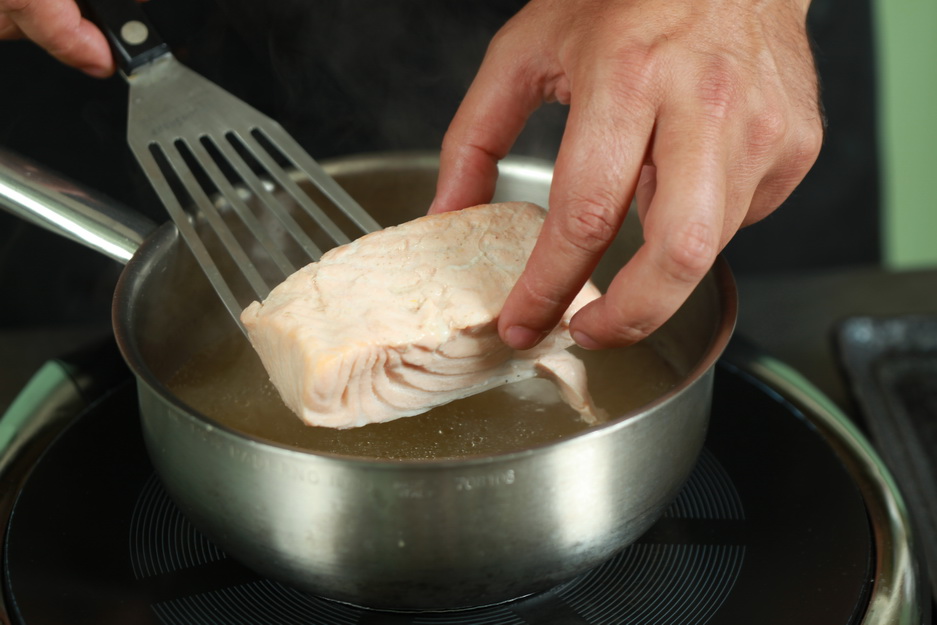 How to poach Deep poaching as a basic cooking method Γιάννης Λουκάκος