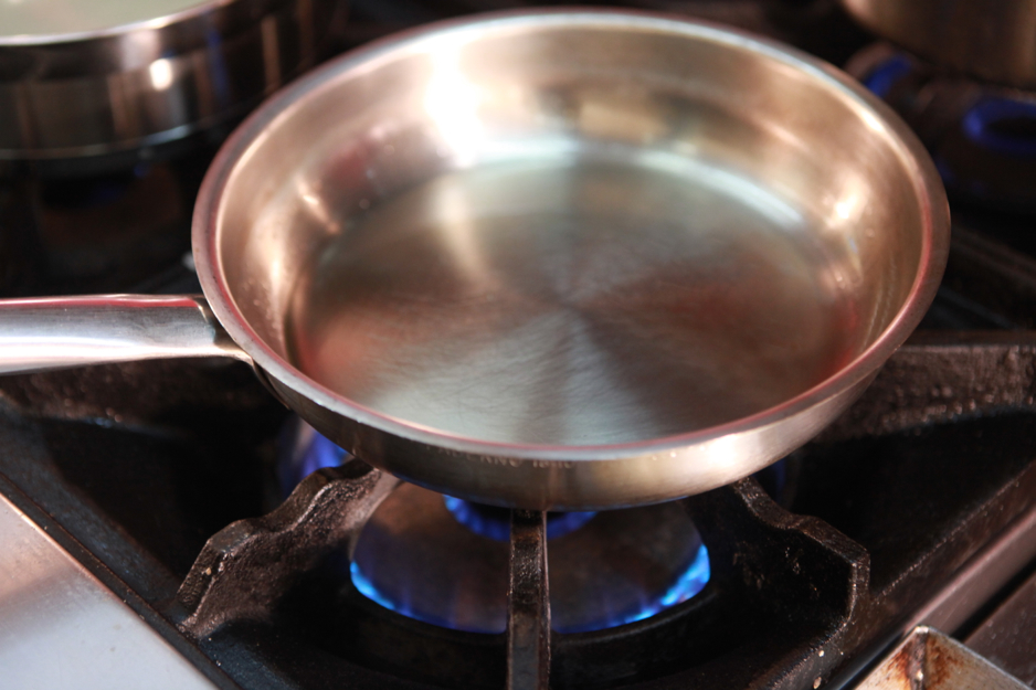 How to fry Shallow frying as a basic cooking method Γιάννης Λουκάκος