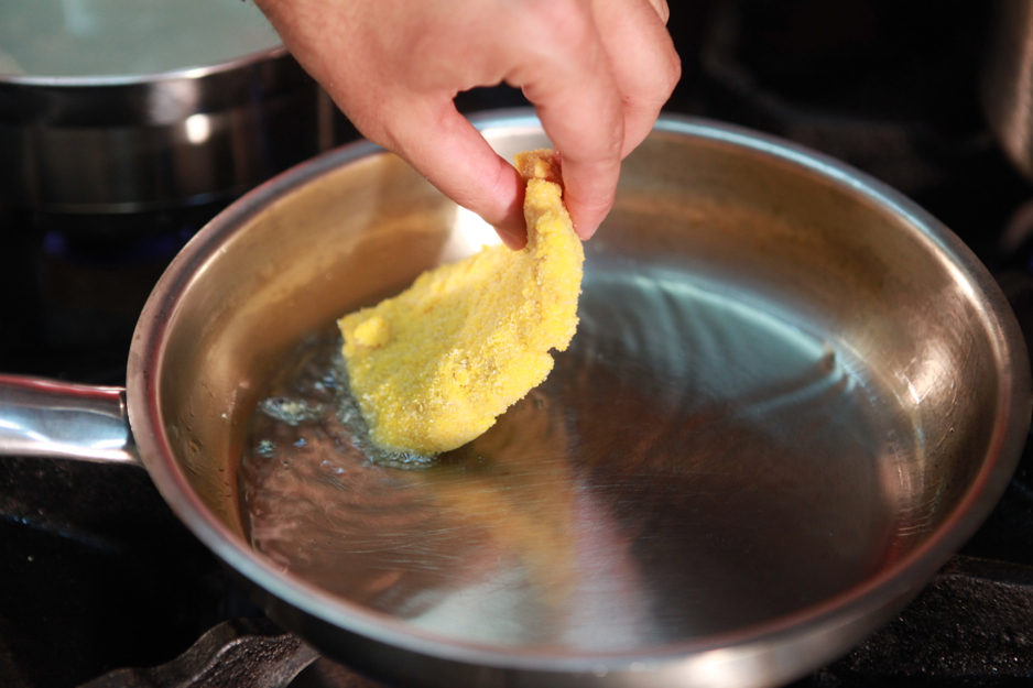 How to fry Shallow frying as a basic cooking method Γιάννης Λουκάκος