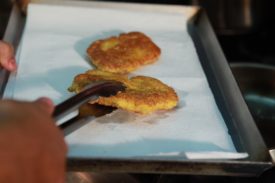 How to fry Shallow frying as a basic cooking method Γιάννης Λουκάκος