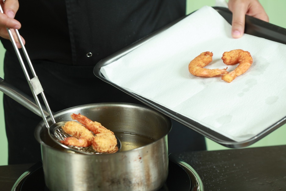 How to fry Deep frying as a basic cooking method Yiannis Lucacos