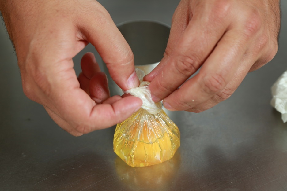 Poached eggs cling deals film