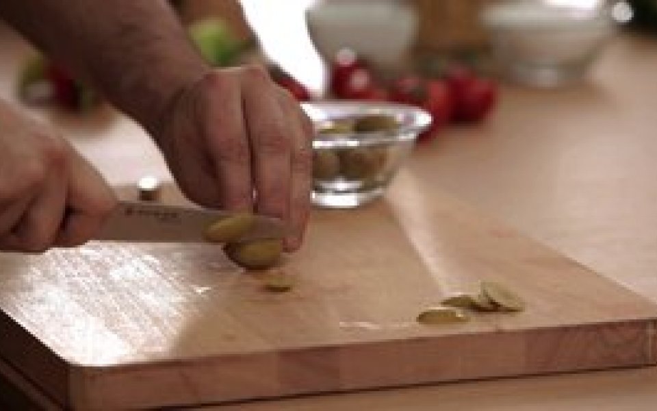 Olive: how to separate the pit from the flesh