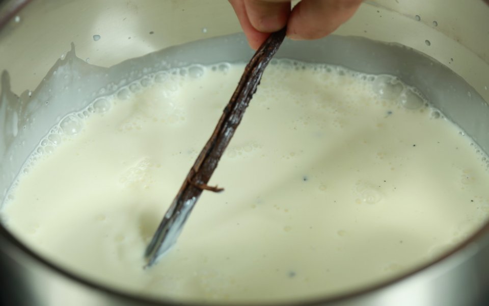 How to make sweet custard in a pan (e.g. pastry cream)