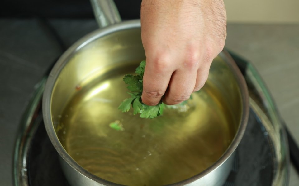 How to make fried herbs