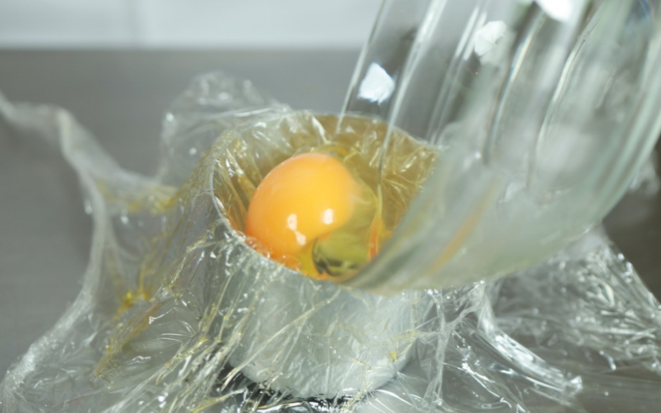 How to cook a poached egg in cling film