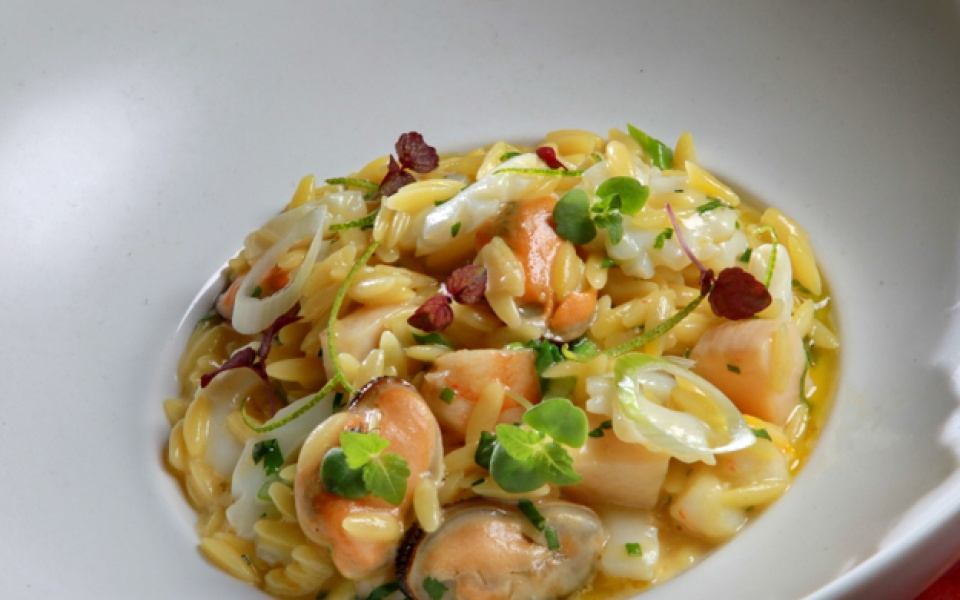 Seafood yiouvetsi with saffron | Yiannis Lucacos