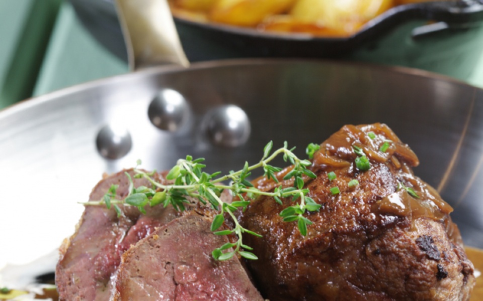 Veal liver with balsamic vinegar and caramelized onions | Yiannis Lucacos