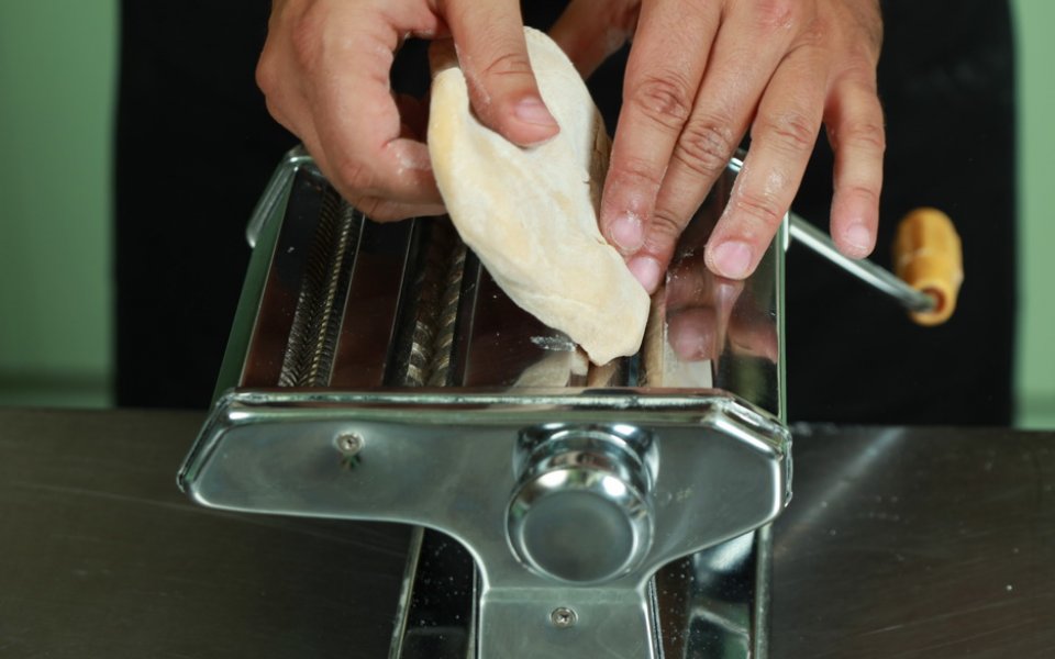 Φρέσκα ζυμαρικά: Το κατάλληλο εργαλείο για το άνοιγμα φύλλου 