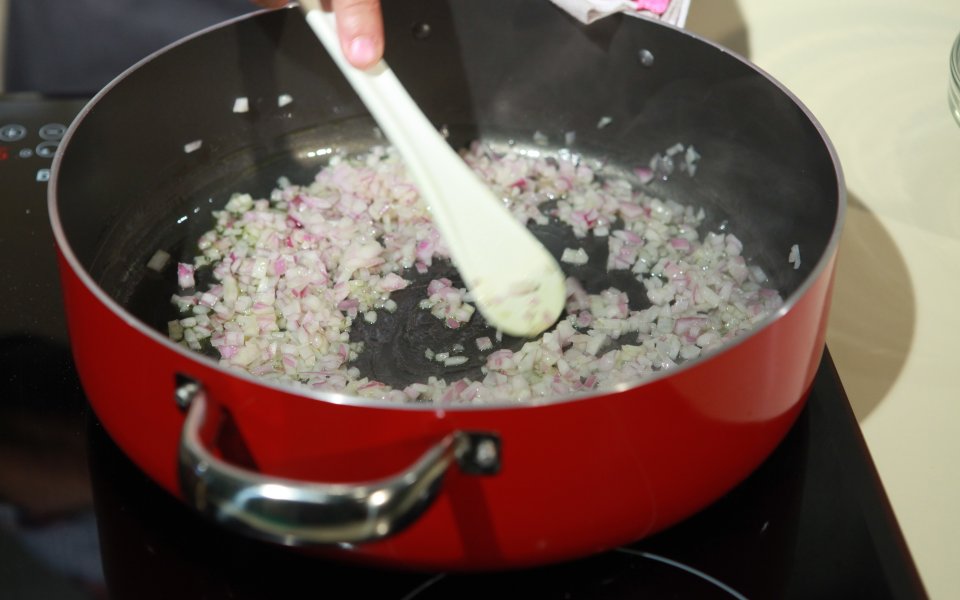 The correct pan for cooking a risotto