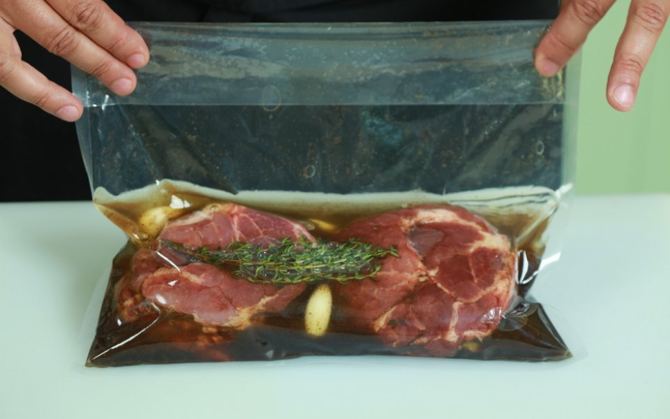 Clever container for marinades