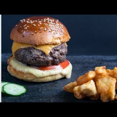 Το Καλύτερο Cheeseburger – Ζουμερό & Εύκολο | Γιάννης Λουκάκος