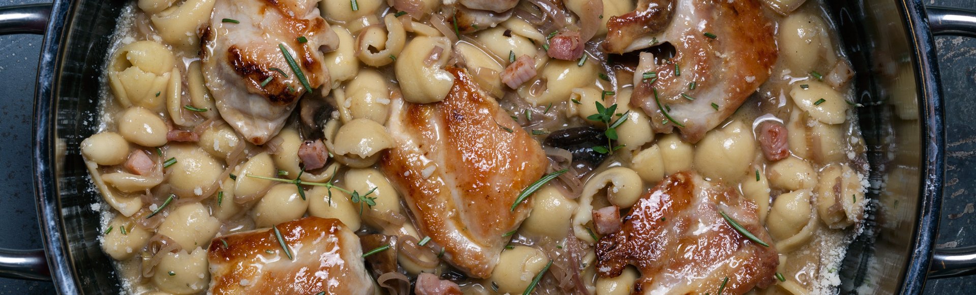 Kourkoubines pasta with chicken, mushrooms & truffle oil