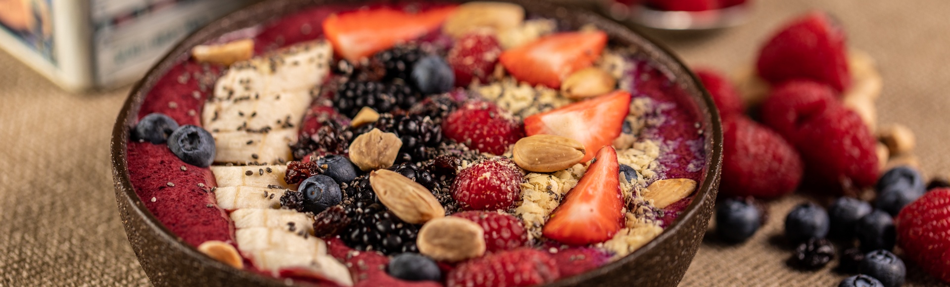 Berries & yoghurt bowl