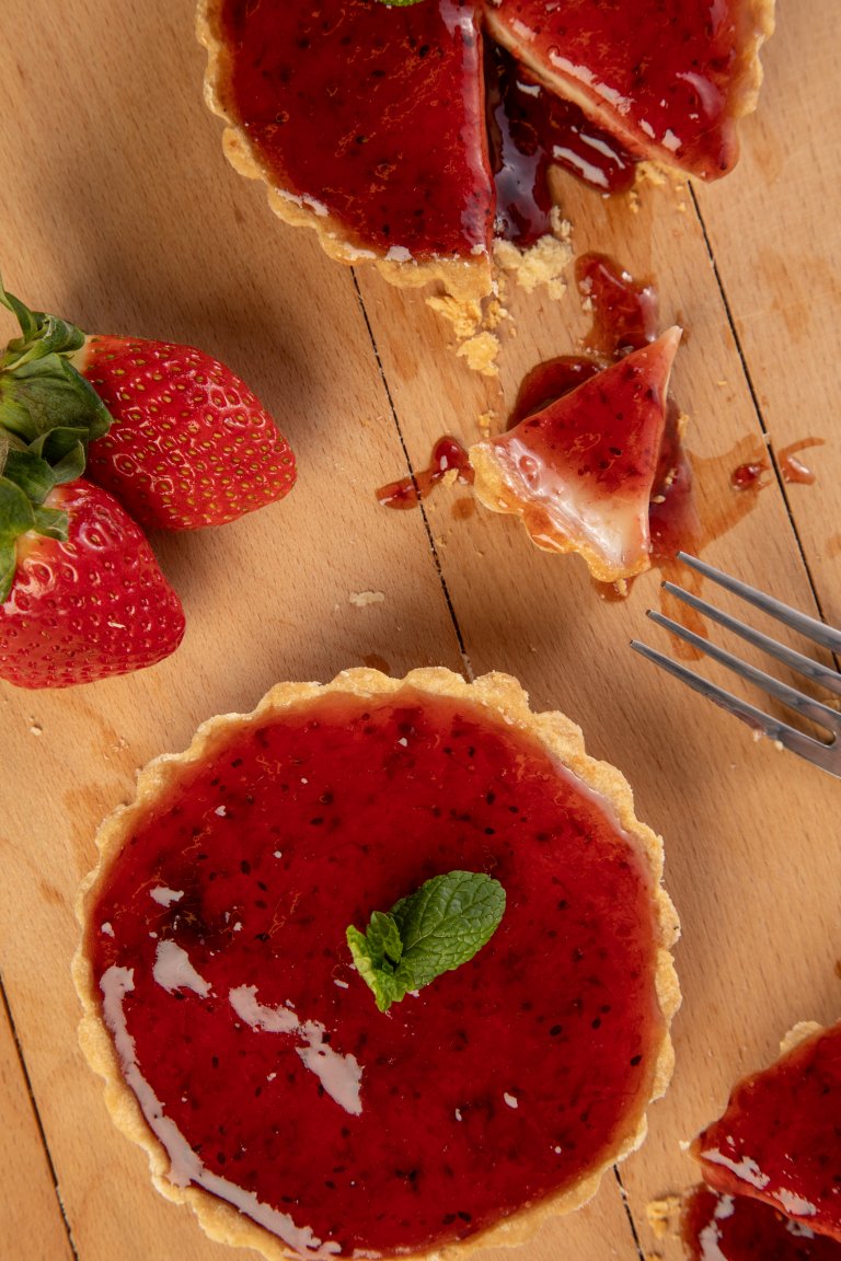 Τάρτα με γέμιση "cheesecake" & μαρμελάδα φράουλα