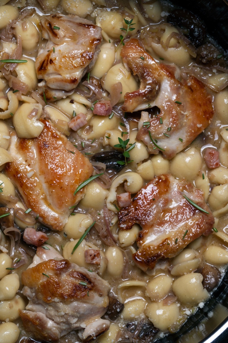 Kourkoubines pasta with chicken, mushrooms & truffle oil