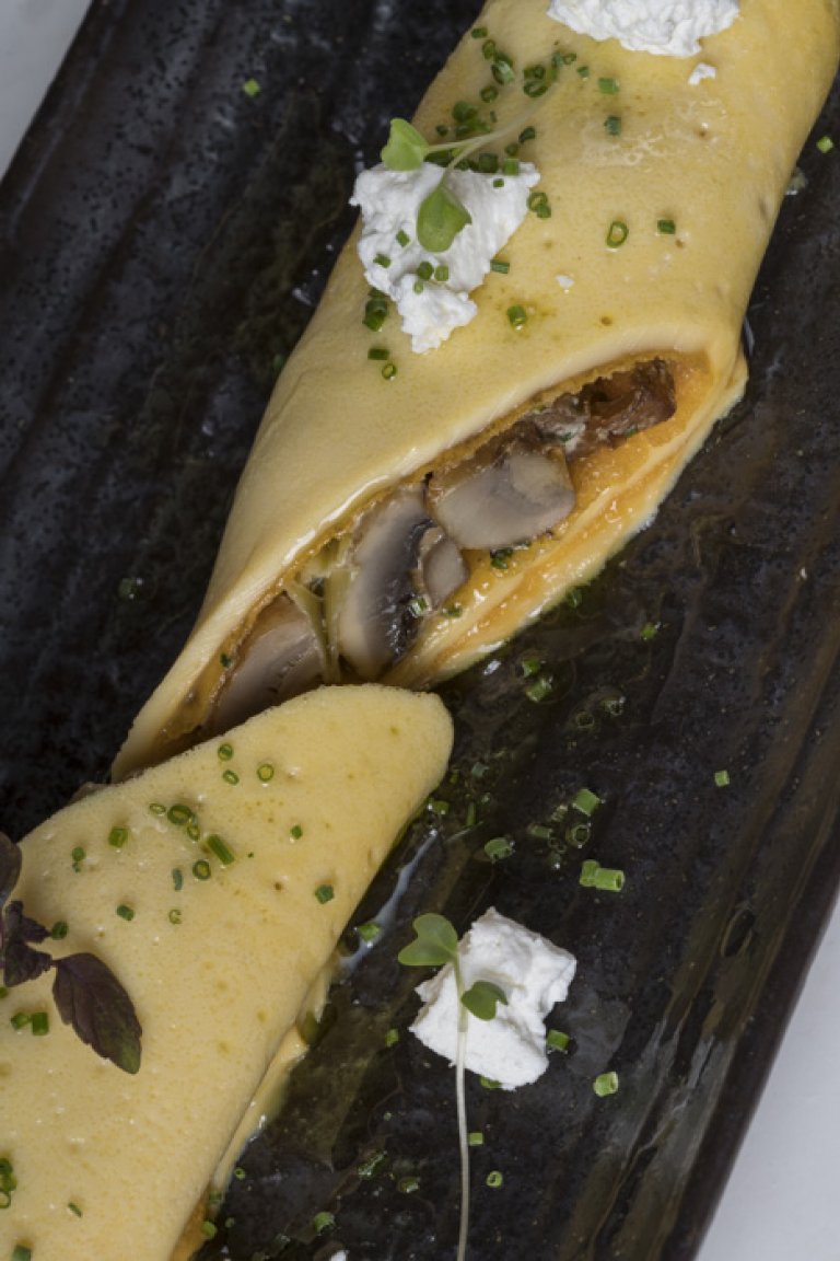 Γαλλική ομελέτα με μανιτάρια σοτέ και τυρί κρέμα