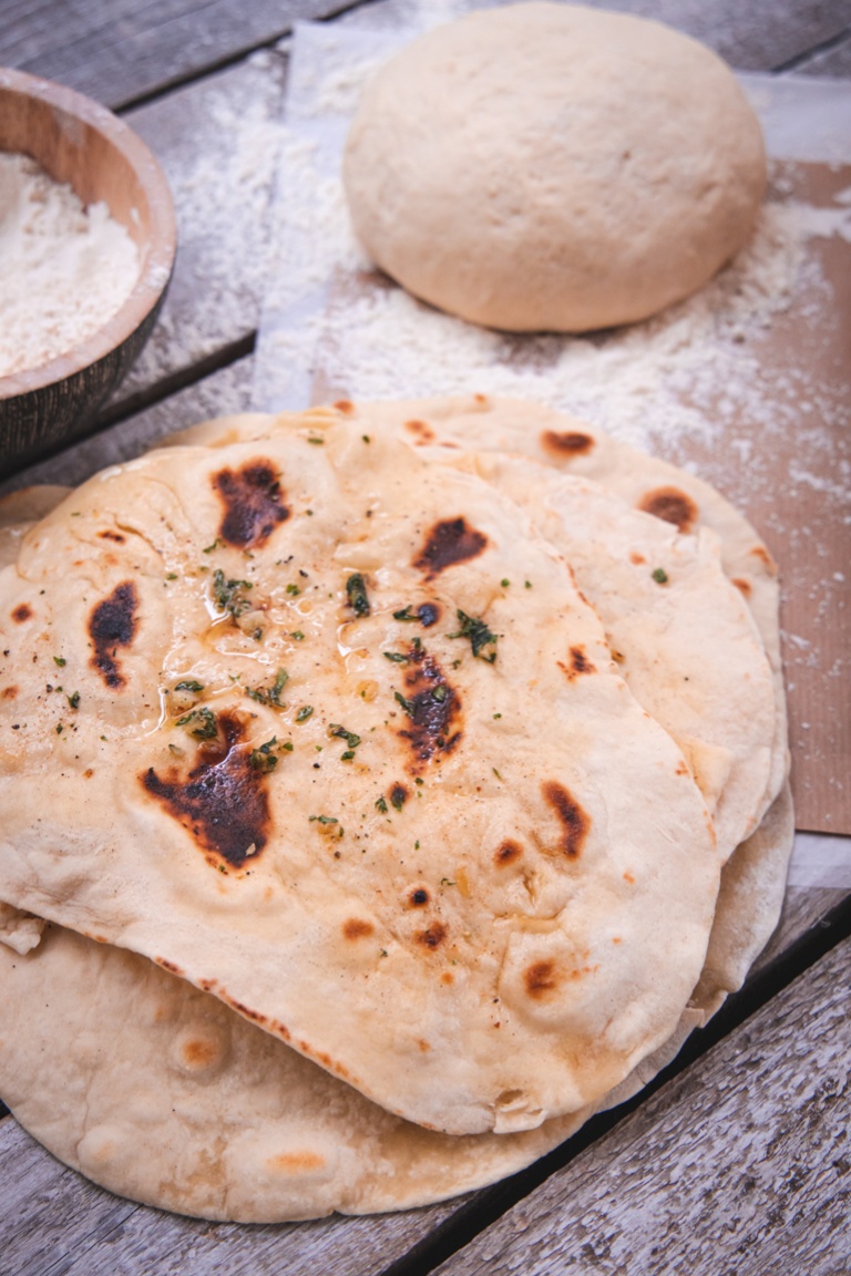 Naan με αρωματικό βούτυρο - Μιχάλης Νουρλόγλου 