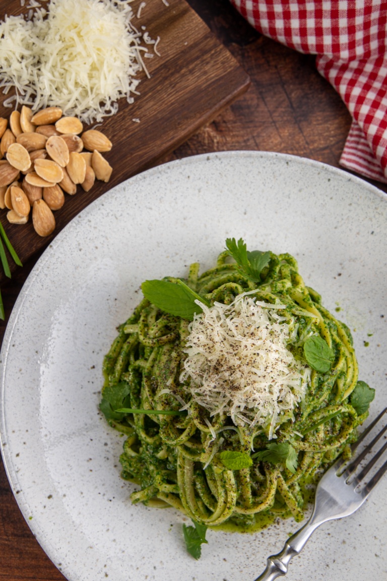 Σκορδομακάρονα με χειμωνιάτικο Pesto – Γκίκας Ξενάκης