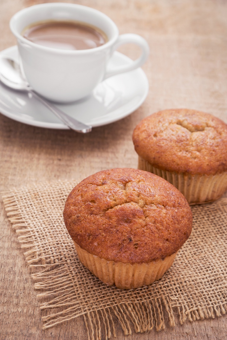 Muffins με μπανάνα, σταφίδες και καφέ Νespresso