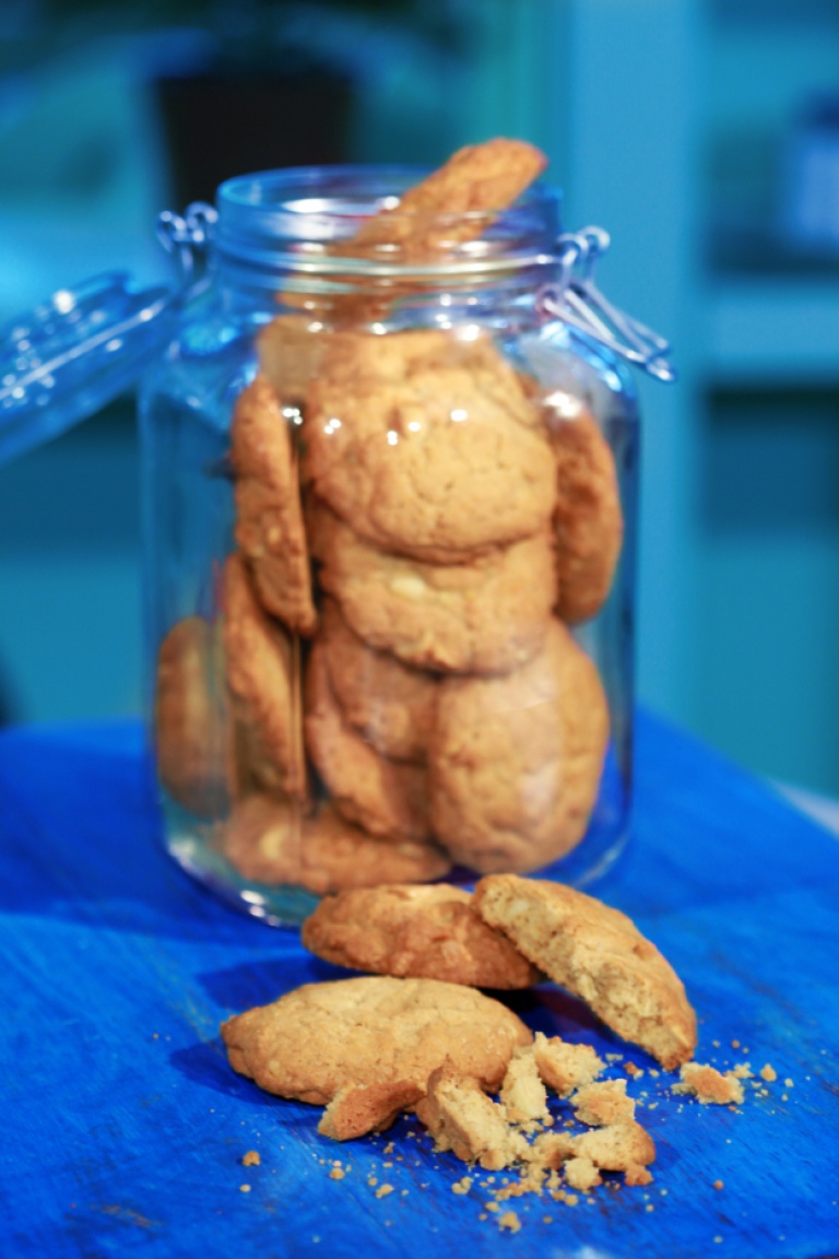 Cookies με αμύγδαλο και μαύρη ζάχαρη