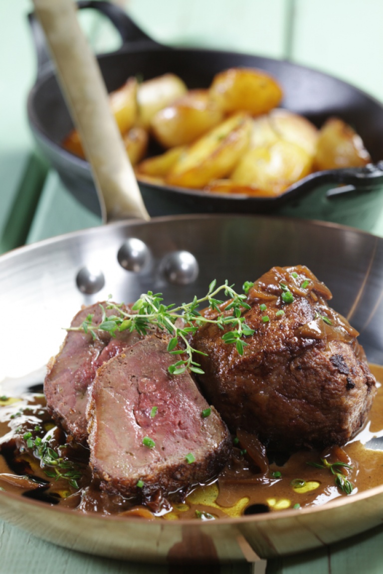 Veal liver with balsamic vinegar and caramelized onions