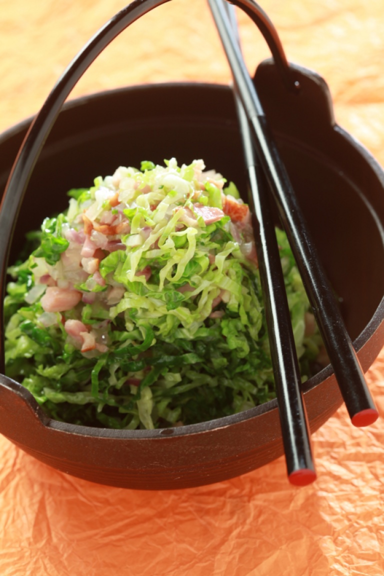 Warm cabbage salad with bacon and fennel seeds