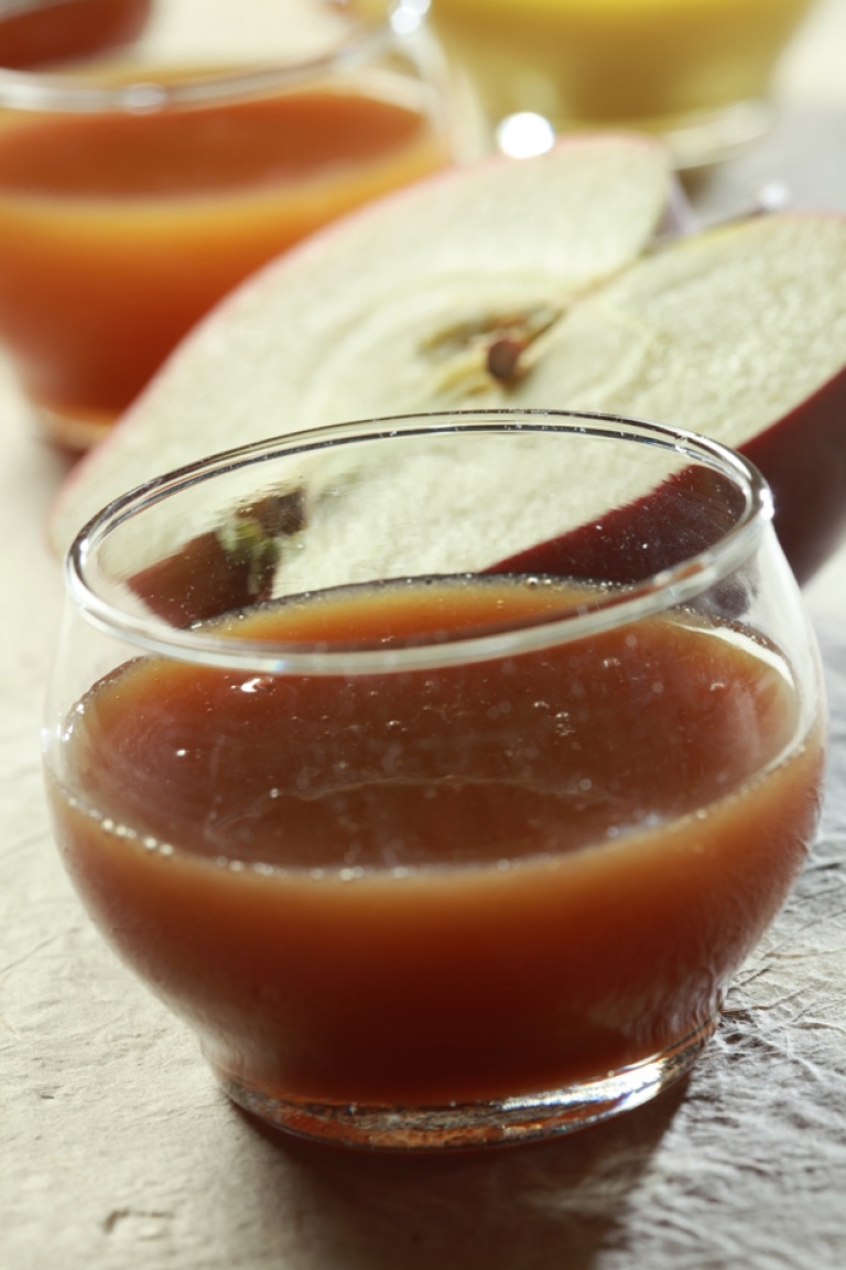 Clear apple caramel sauce