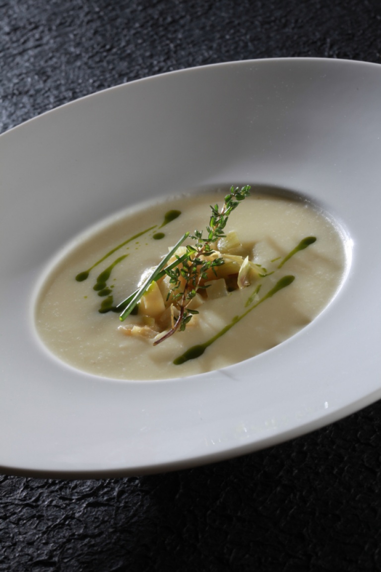 Potato soup with bacon and leeks