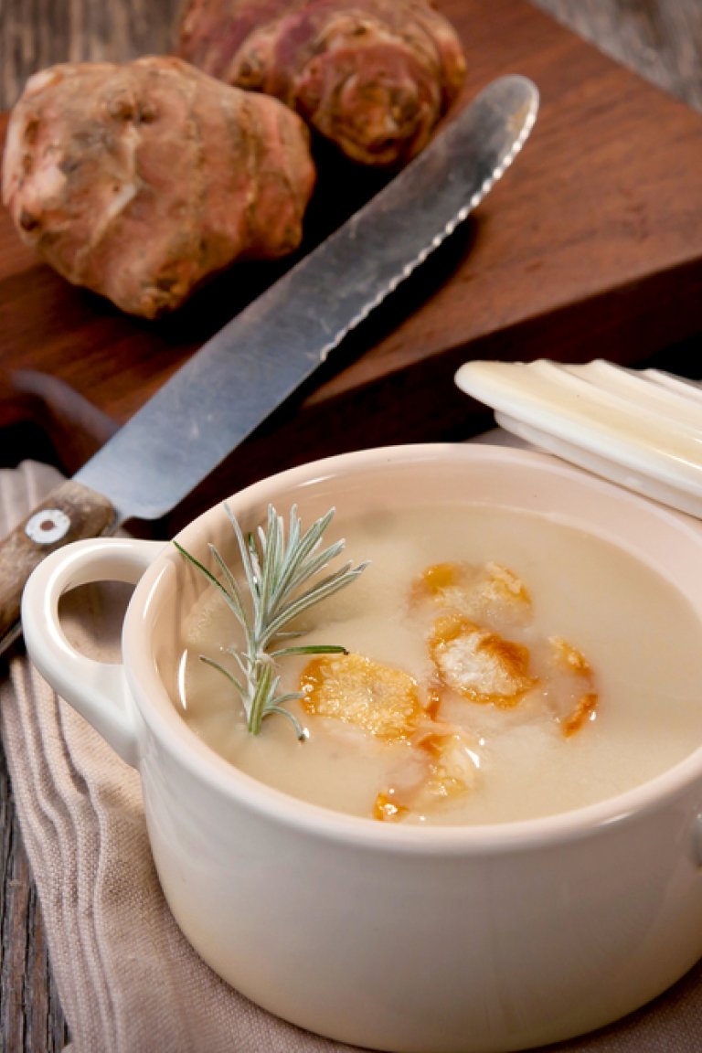 Σούπα από αγκινάρες Ιερουσαλήμ, αυγό ποσέ και κρουτόν